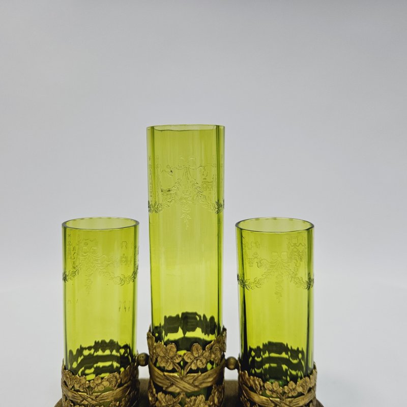 3 вазы из зеленого хрусталя на бронзовом с золочением основании Баккара