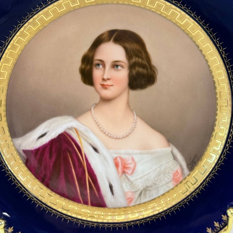 Коллекционная декоративная тарелка с живописным портретом Елизаветы Австрийской