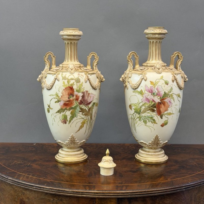 Парные вазы с 1 крышкой Royal Worcester