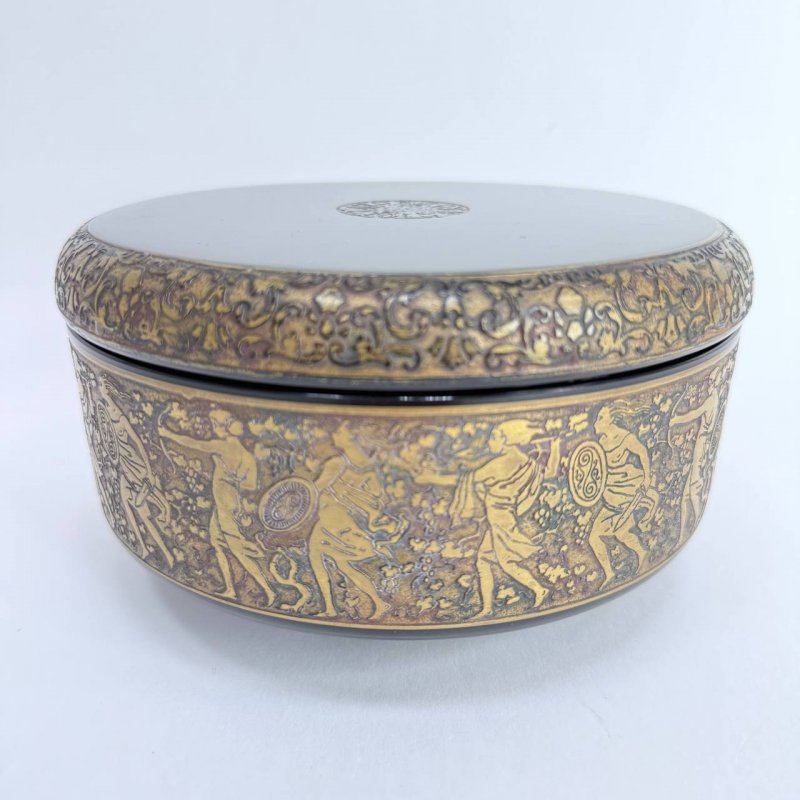 Шкатулка из темного аметистового стекла в стиле арт-деко 