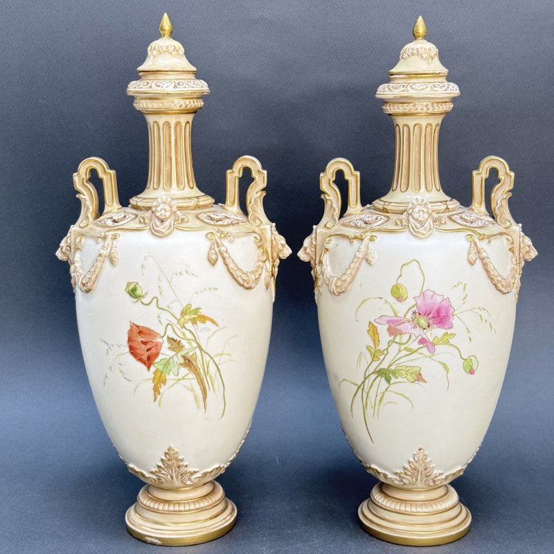 Парные вазы с крышками Royal Worcester