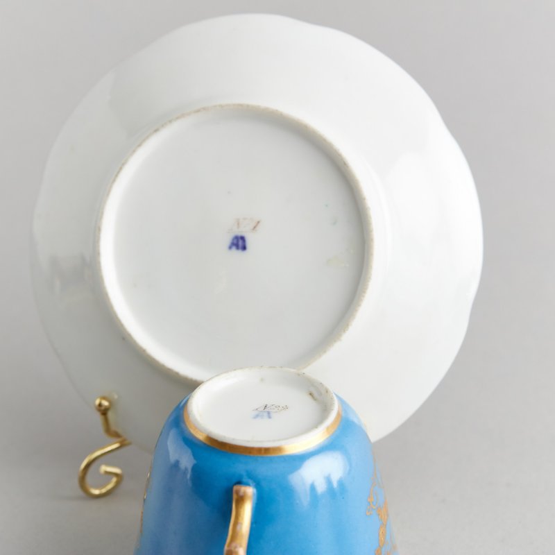 Старинная фарфоровая чашка с блюдцем с ручной росписью