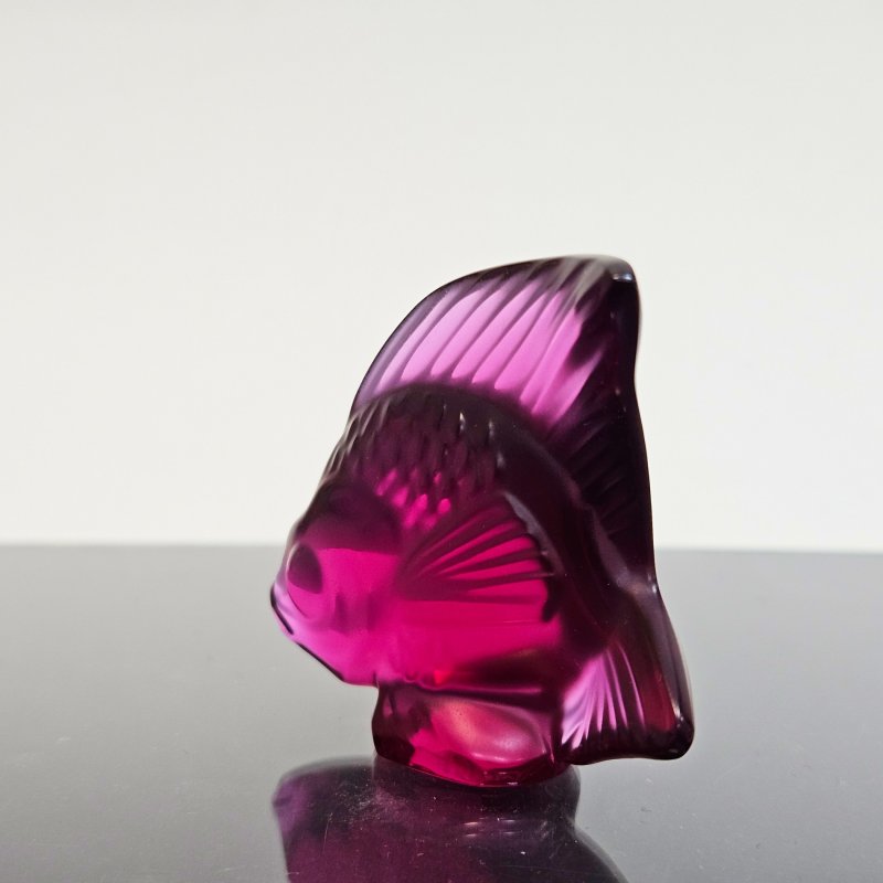 Хрустальная рыбка фиолетового  оттенка Lalique