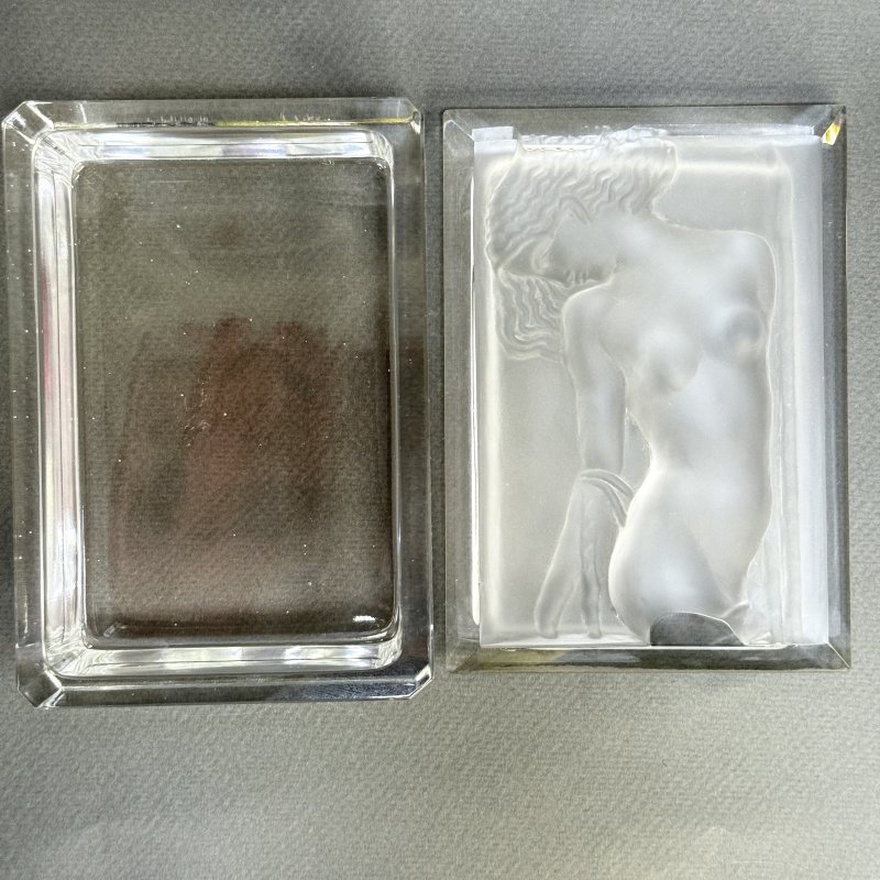 Шкатулка для украшений в стиле Артдеко из сатинового стекла дизайн 1930г. Г. Хоффманн Чехия 21 в