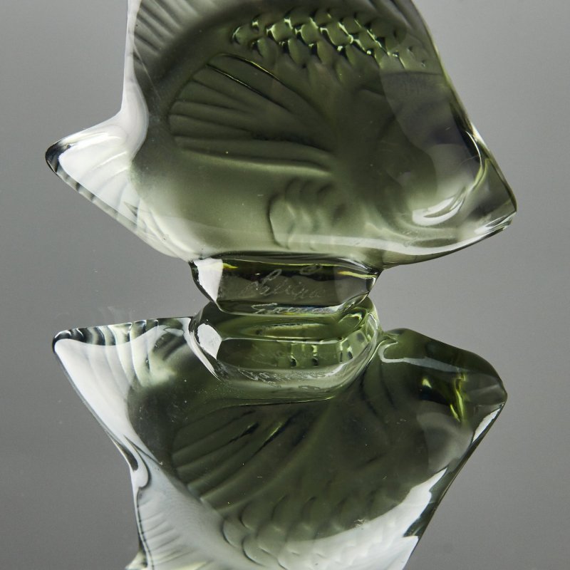 Хрустальная рыбка зеленого оттенка