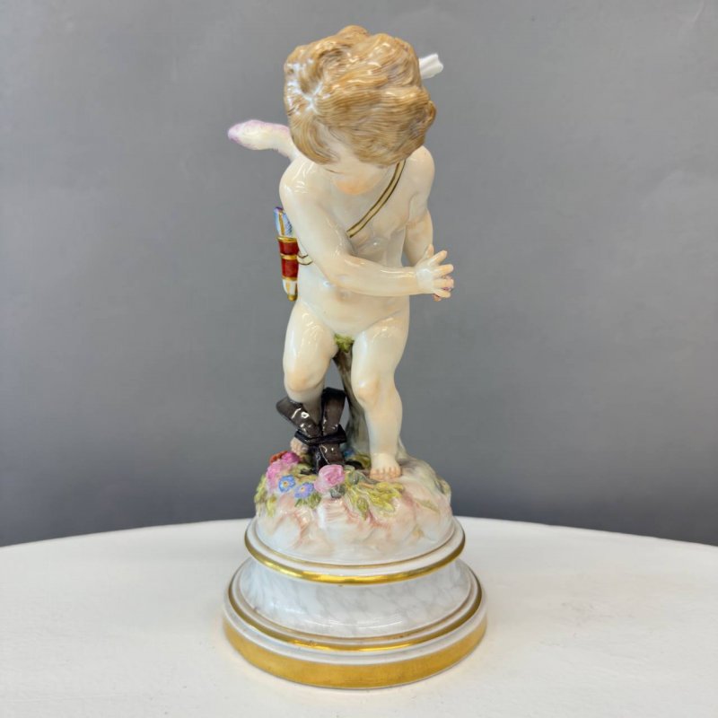 Фарфоровая статуэтка «Амур в ловушке» («Amor in der Falle»)  Meissen (Мейсен, Германия). 