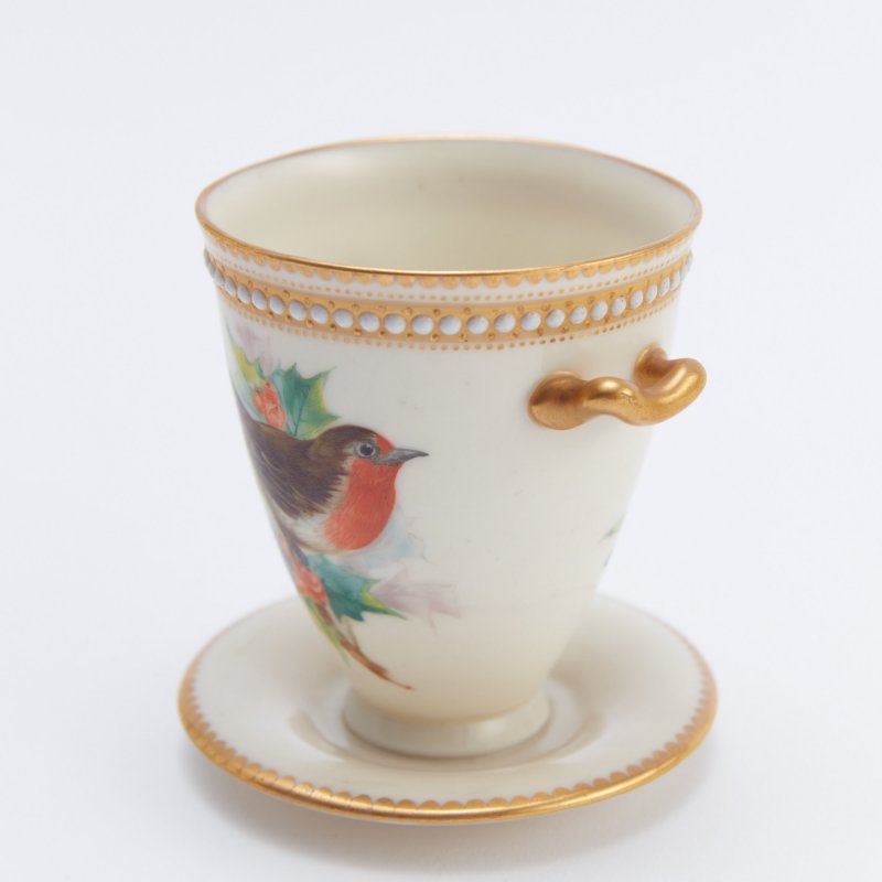 Старинная чашка с изображением птиц 
