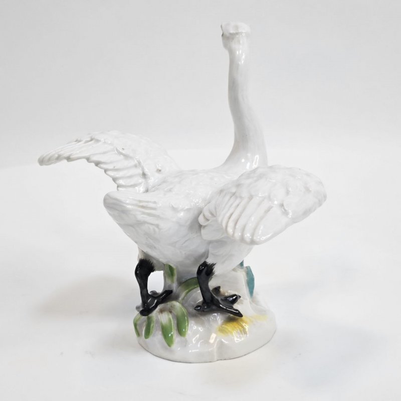 Статуэтка Лебедь машущий крыльями 1924-1934 Meissen