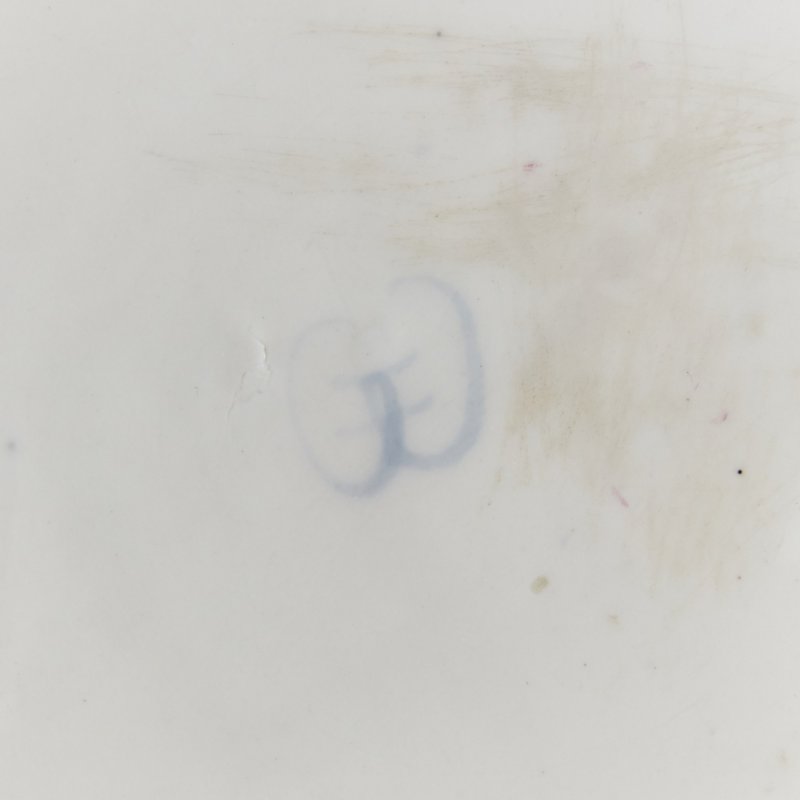 Фарфоровая старинная тарелка из «Вседневного сервиза». Времена правления Екатерины II