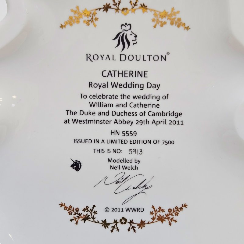 Пара фигурок ROYAL DOULTON День королевской свадьбы Принца Уильяма и Кейт Мидлтон