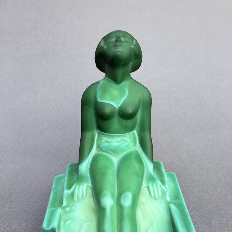 Мелочница из малахитового стекла дизайн 1930г. Г. Хоффманн Чехия 21 в