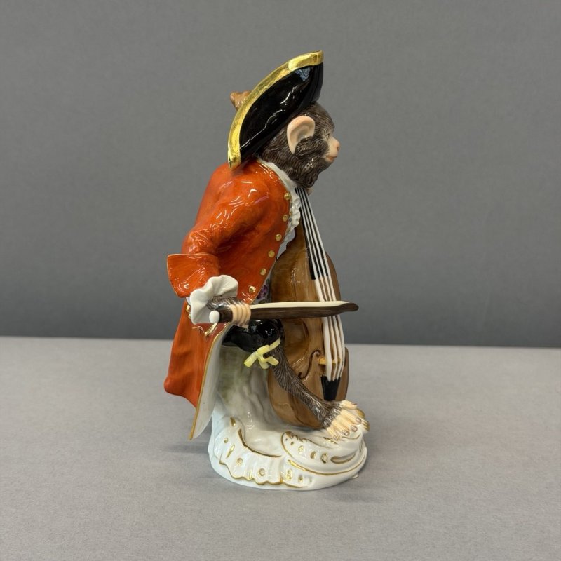 Статуэтка «Басист»  из знаменитой серии «Обезьяний оркестр»