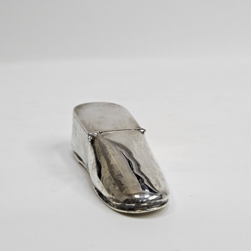 Серебряная табакерка в виде туфли 54г Лондон