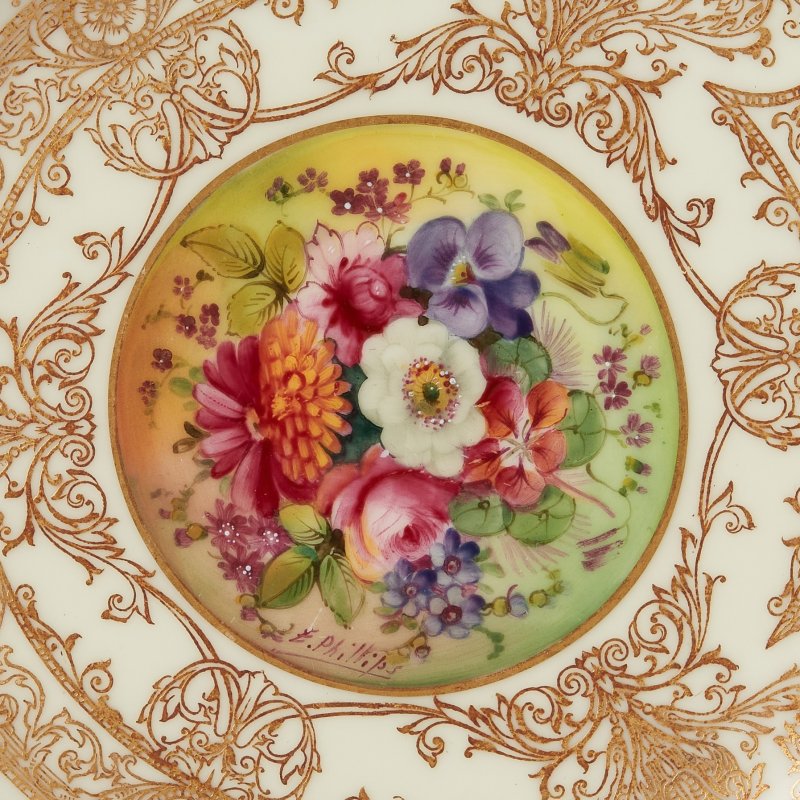 Коллекционная фарфоровая тарелка с подписью художника E.Phillips 