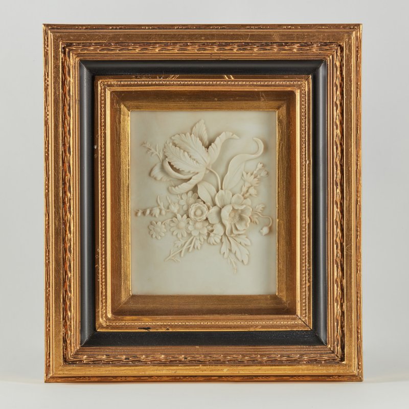 Картина Цветы из гипса барельеф в деревянной раме