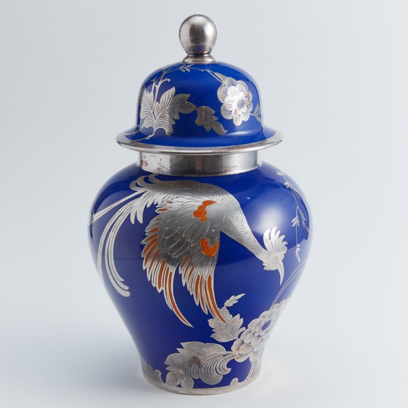 Коллекционная ваза с крышкой, декор silver overlay 