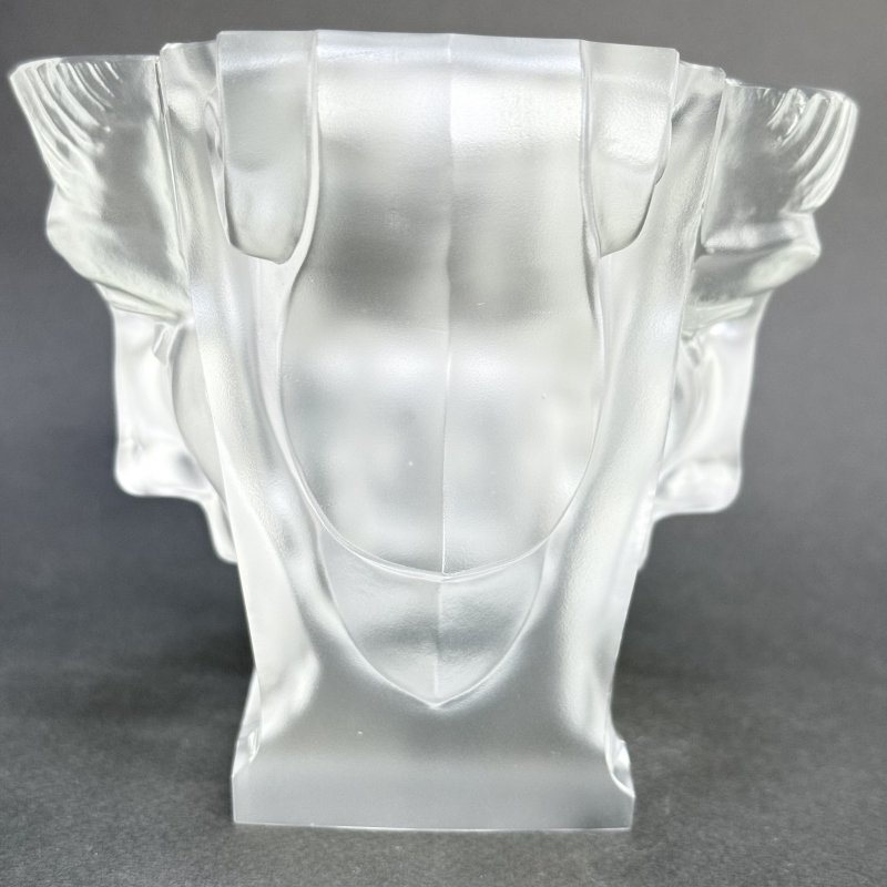 Ваза в стиле Артдеко из сатинового стекла дизайн 1930г. Г. Хоффманн Чехия 21 в