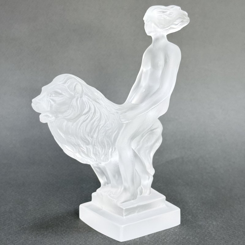 Статуэтка Девушка на льве в стиле Артдеко дизайн 1930г. Г. Хоффманн Чехия 21 в