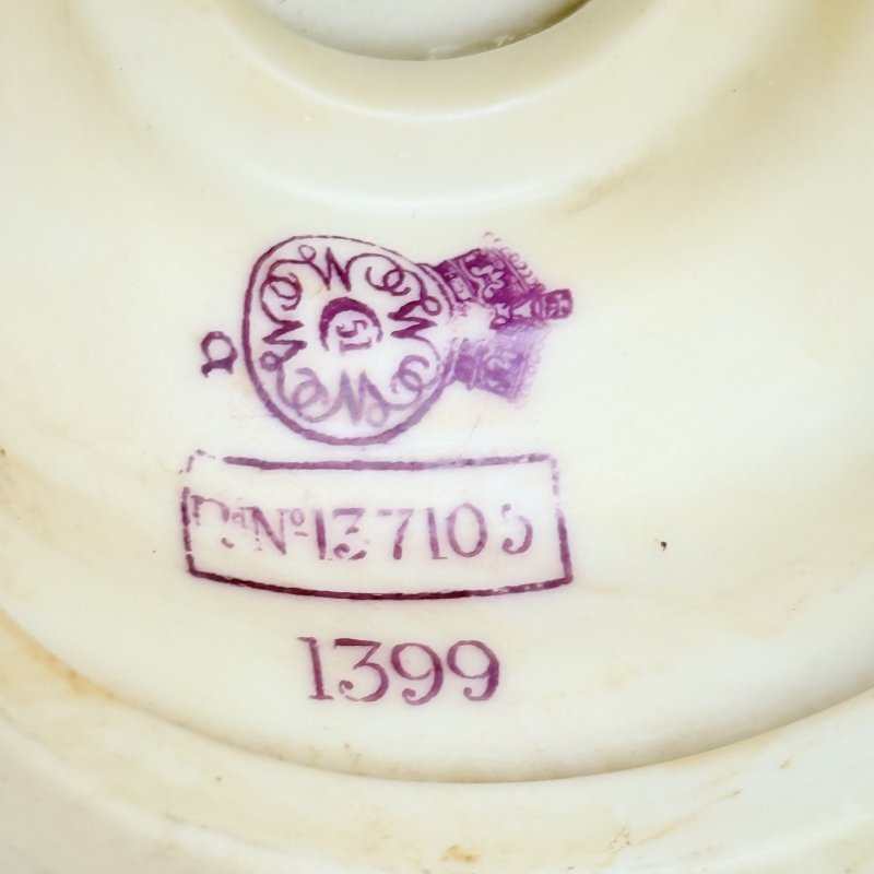 Парные вазы с крышками Royal Worcester