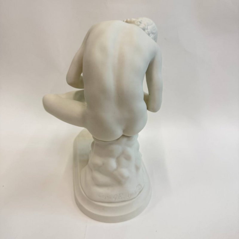 Статуэтку Мальчик вытаскивающий занозу