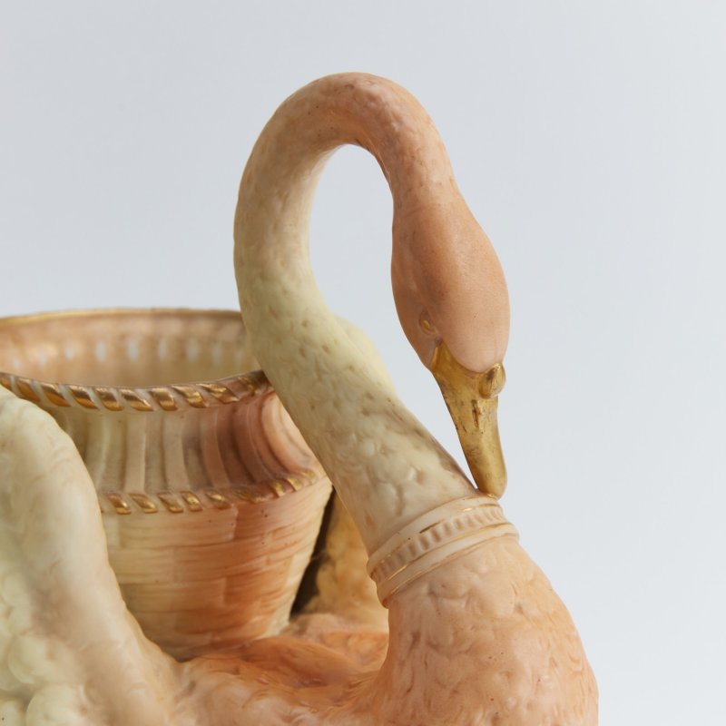 Старинная ваза ручной работы Лебедь 