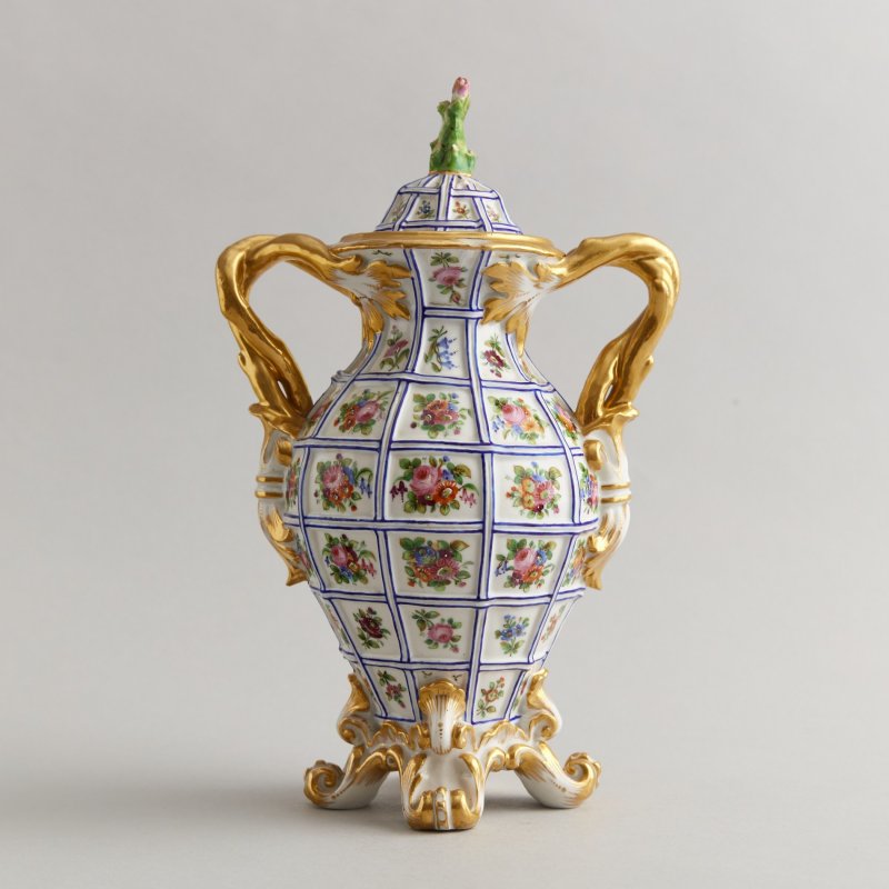 Старинная коллекционная ваза с крышкой 