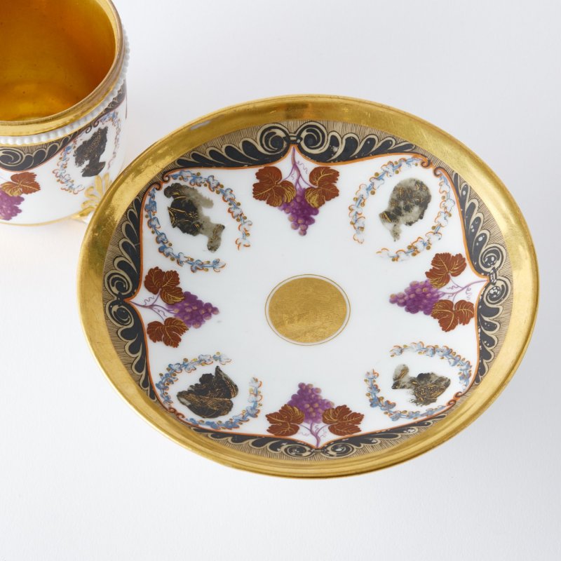 Старинная коллекционная чашка с блюдцем в стиле ампир