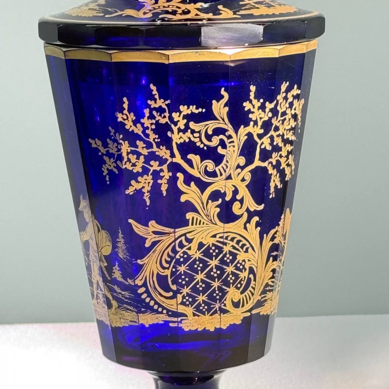 Кубок с крышкой из синего стекла Богемия