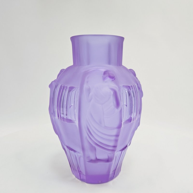 Александритовое стекло Большая ваза с изображением обнаженных вакханок Х.Хоффманн