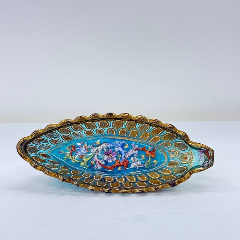 Декоративное блюдо в форме листа