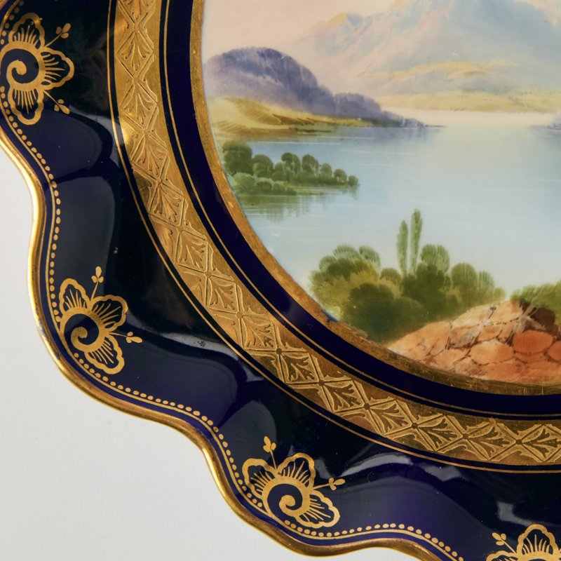 Коллекционная фарфоровая тарелка с пейзажем 