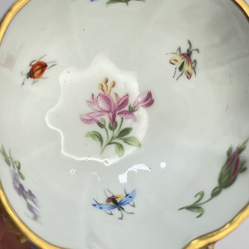 Старинная коллекционная чашка с блюдцем c лепными цветами Meissen 1920-1930 Германия