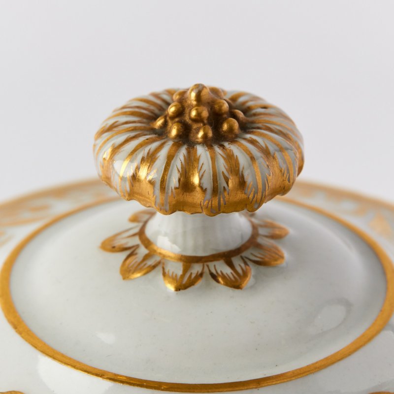 Старинная юбилейная чашка с крышкой для шоколада. 50-летие правления Фридриха Августа I.