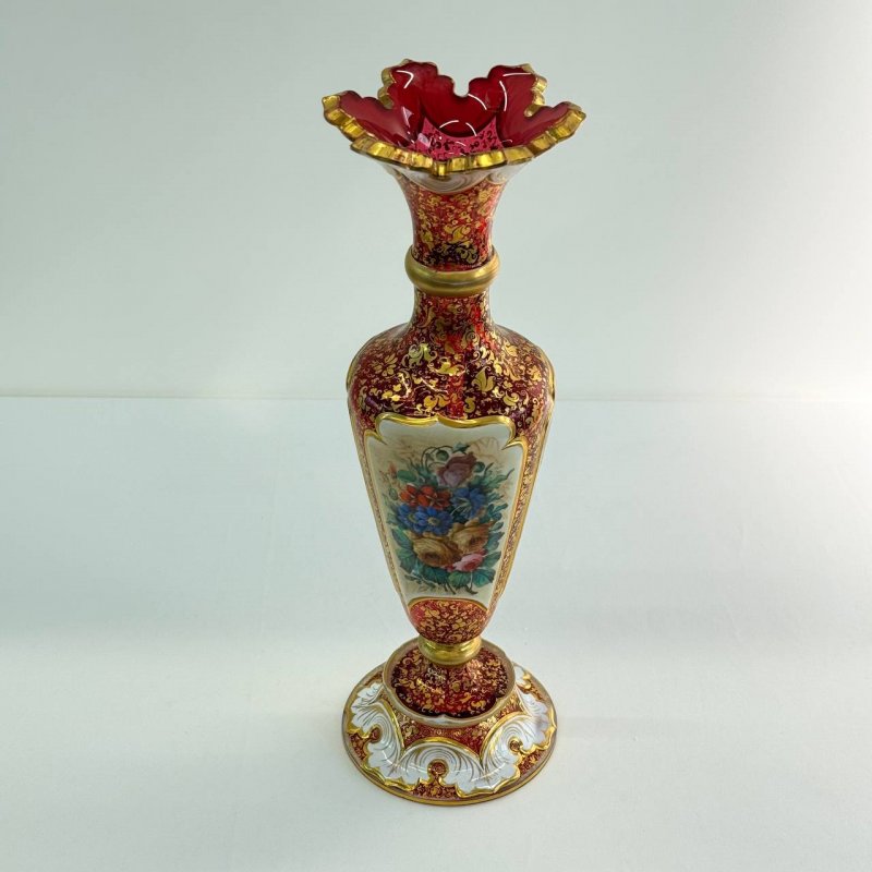 Ваза из богемского эмалированного и позолоченного стекла