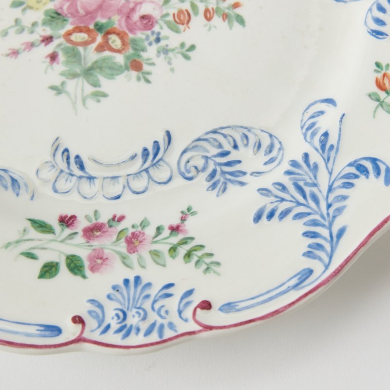 Коллекционная тарелка с ручной росписью