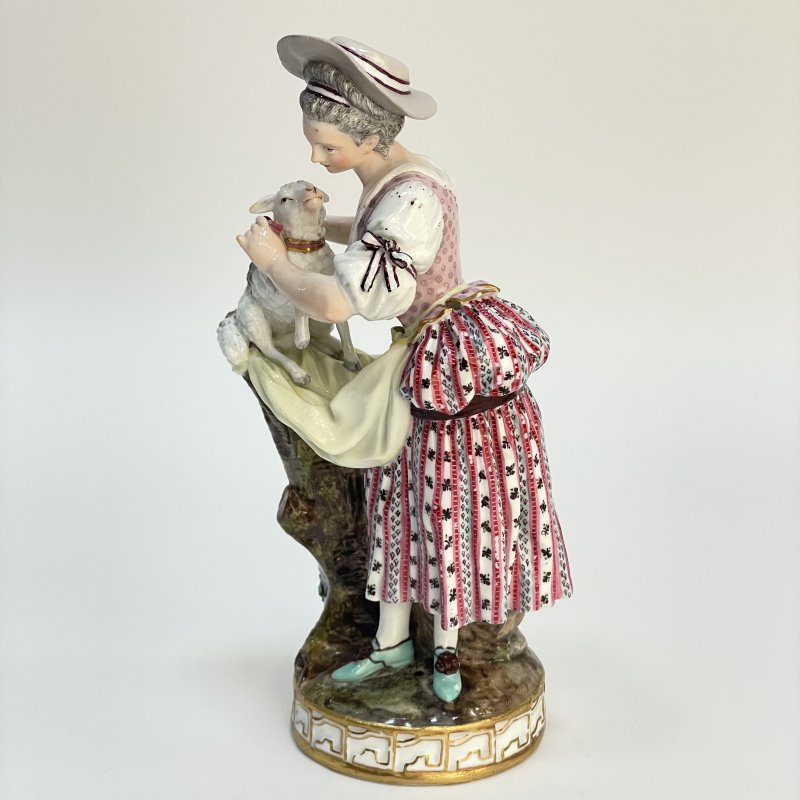 Фигурка Девушка с ягненком период Марколини Meissen 1774-1814 г