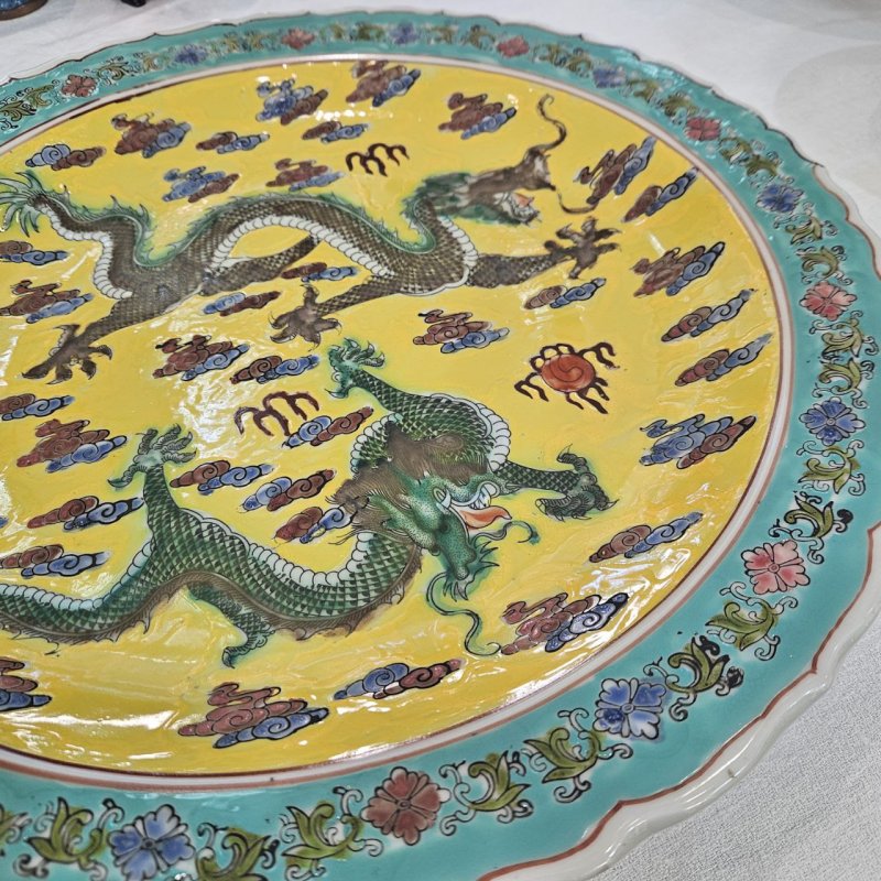 Блюдо фарфоровое желто-зеленое крытье дракон 1912-1945