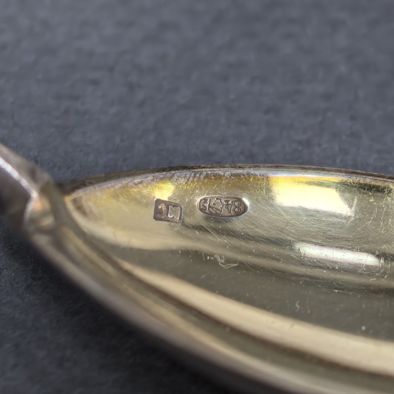 Набор старинных серебряных ложек для чая, в антикварном кофре, 84 пр. пробирный мастер Соколов М.Ф.