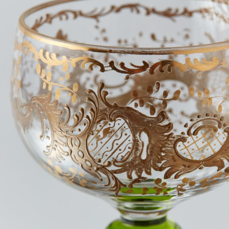 Бокал для вина из стекла с золотыми эмалями, ручная роспись