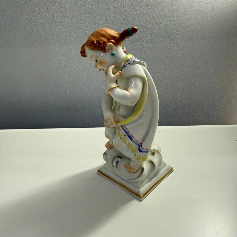 Фигурка с изображением одного из знаков Зодиака: Дева Meissen 1951г