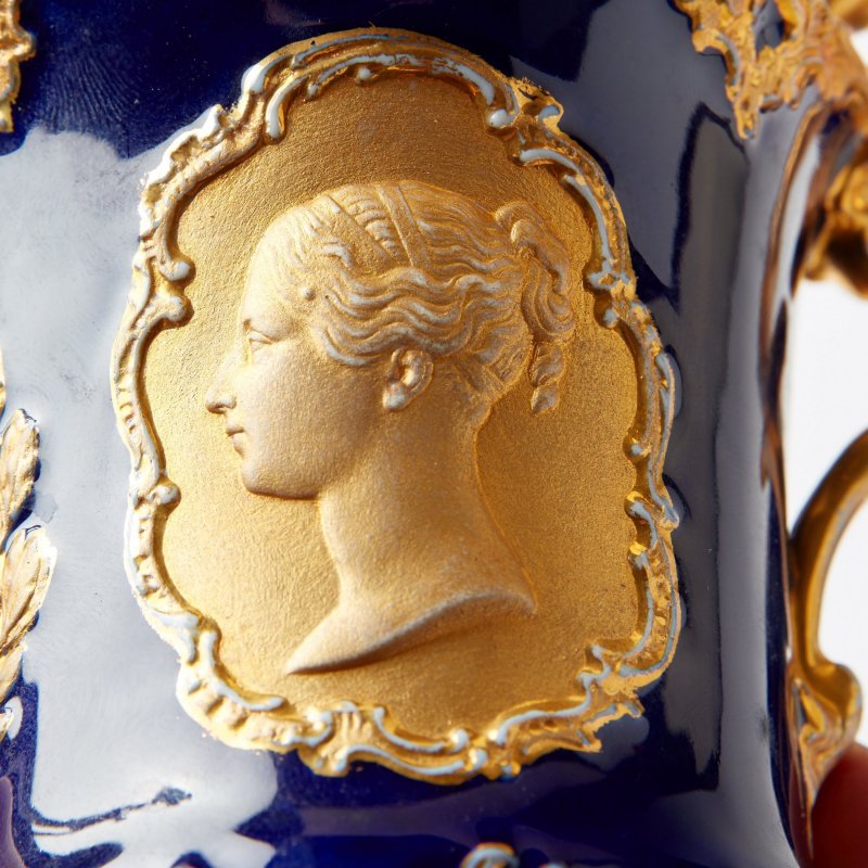Лот музейного уровня! Коллекционная чашка с блюдцем с портретами королевы Виктории и принца-консорта Альберта. Meissen