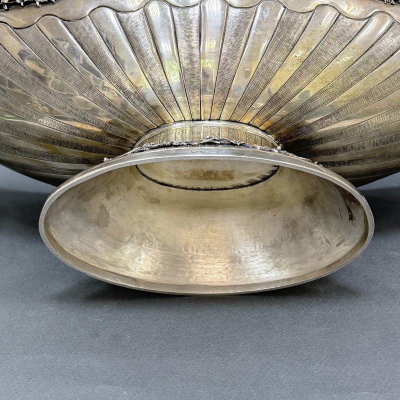 Большая фруктовница в виде ладьи. (к)