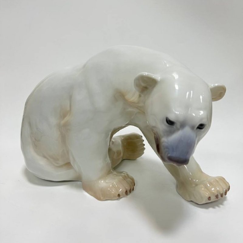 Полярный белый медведь фарфор 