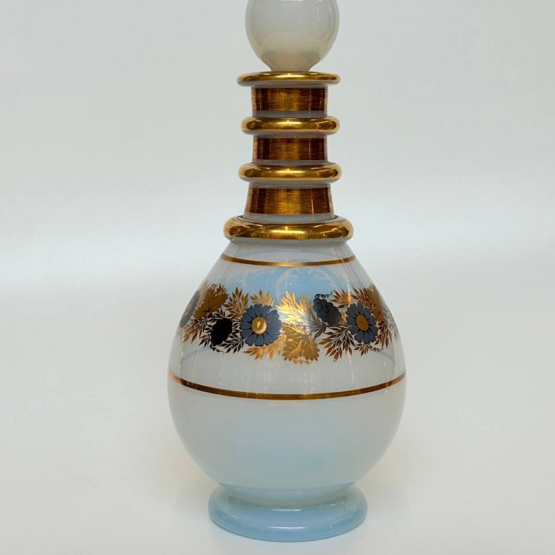 Графин из молочного стекла с пробкой  Императорский стекольный завод