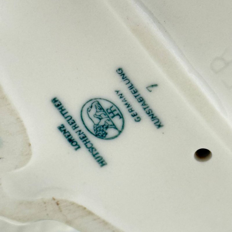 Фарфоровая статуэтка Пара летящих лебедей