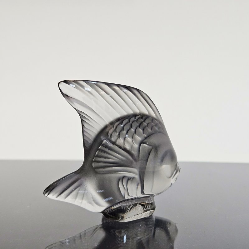 Хрустальная рыбка серого оттенка Lalique