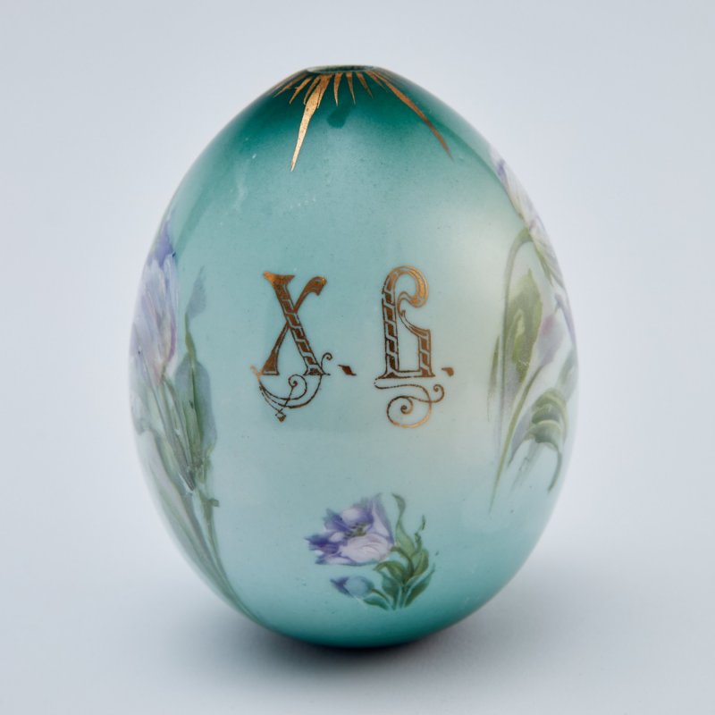 Фарфоровое пасхальное яйцо с изображением тюльпанов