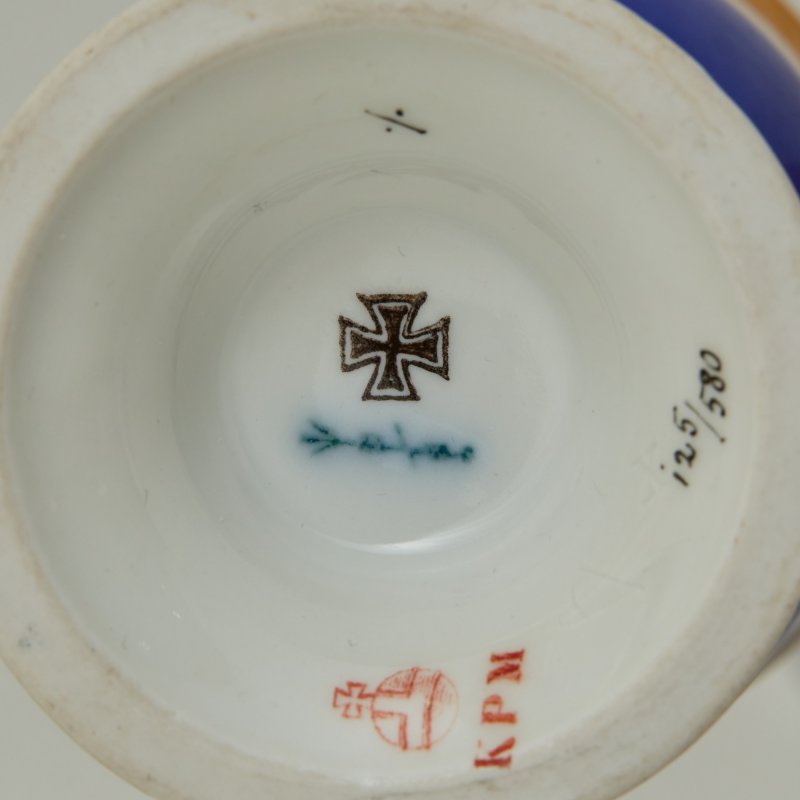 Чашка с блюдцем синяя крест KPM