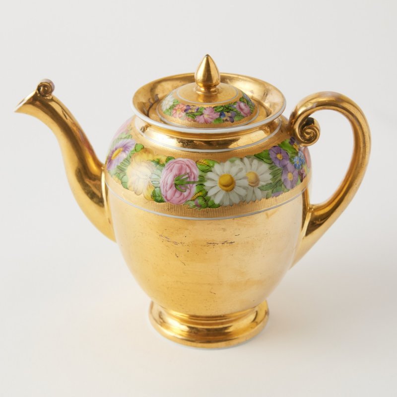 Коллекционный редкий чайник с цветочным декором