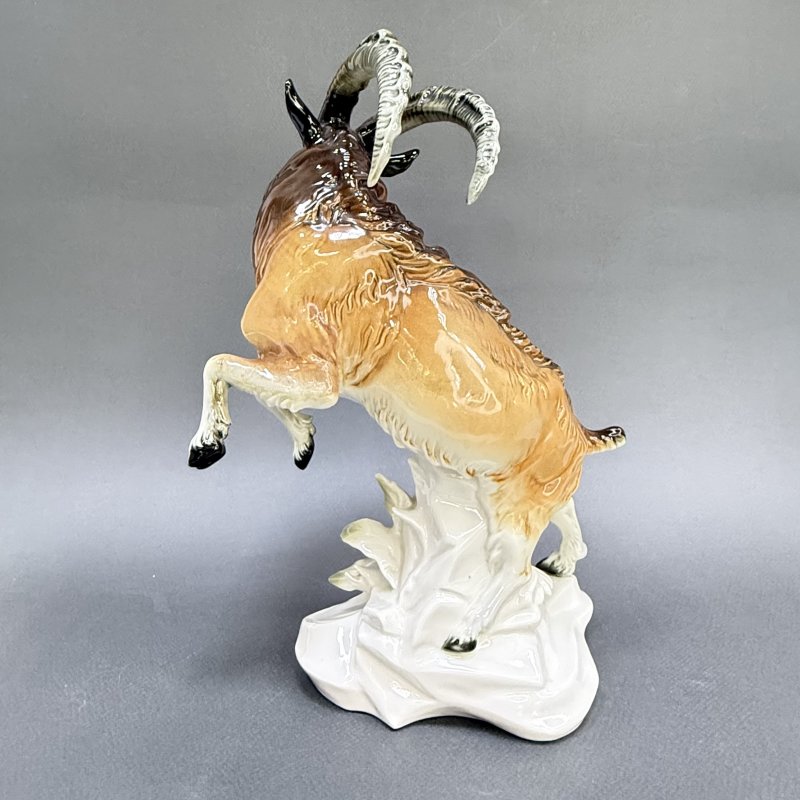 Фигурка Козерог напуганный ящерицей Германия Волькштадт Карл Энс
